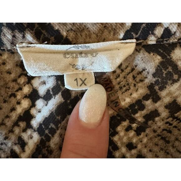 Entro Snakeskin Reptile Print Lightweight Collared Blouse 1X Neutral Capsule - Picture 10 of 10